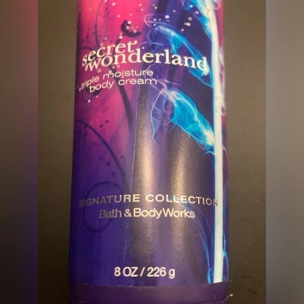 Bath & Body Works triple moisture body cream Secret Wonderland.discontinued